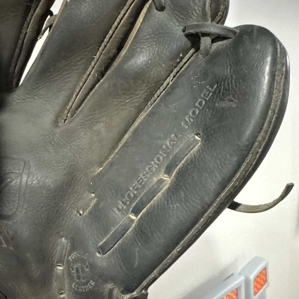Mizuno MZGS 1300 Baseball Glove RHT 13